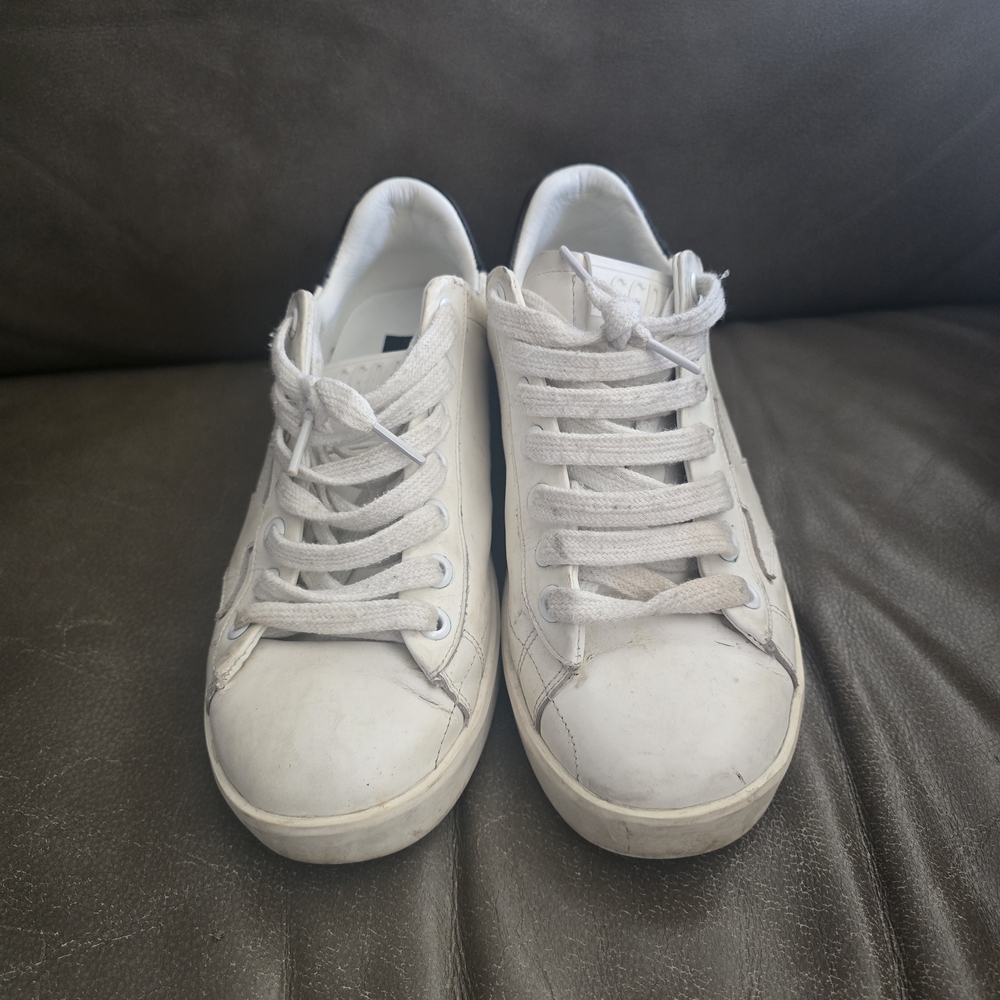 White Low-Top Casual Sneakers
